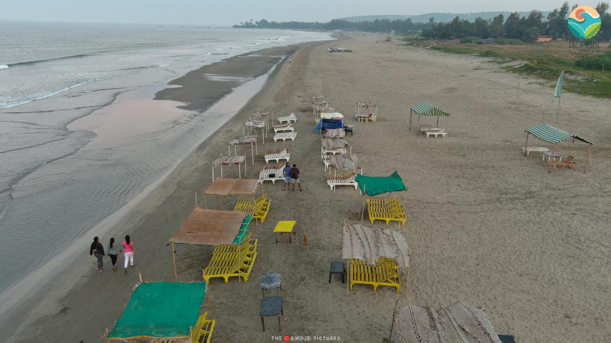 Tropical Wave Hostel Morjim Goa Exterior foto